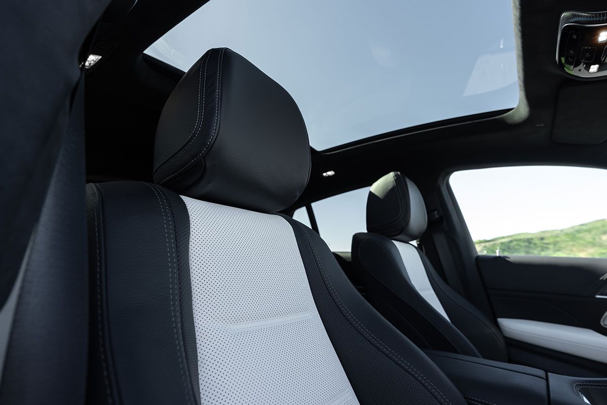 Der Innenraum des neuen Mercedes-Benz GLE im Autohaus SCHADE