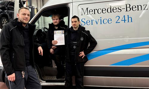 Das 24h-Serviceteam mit dem Einsatzfahrzeug