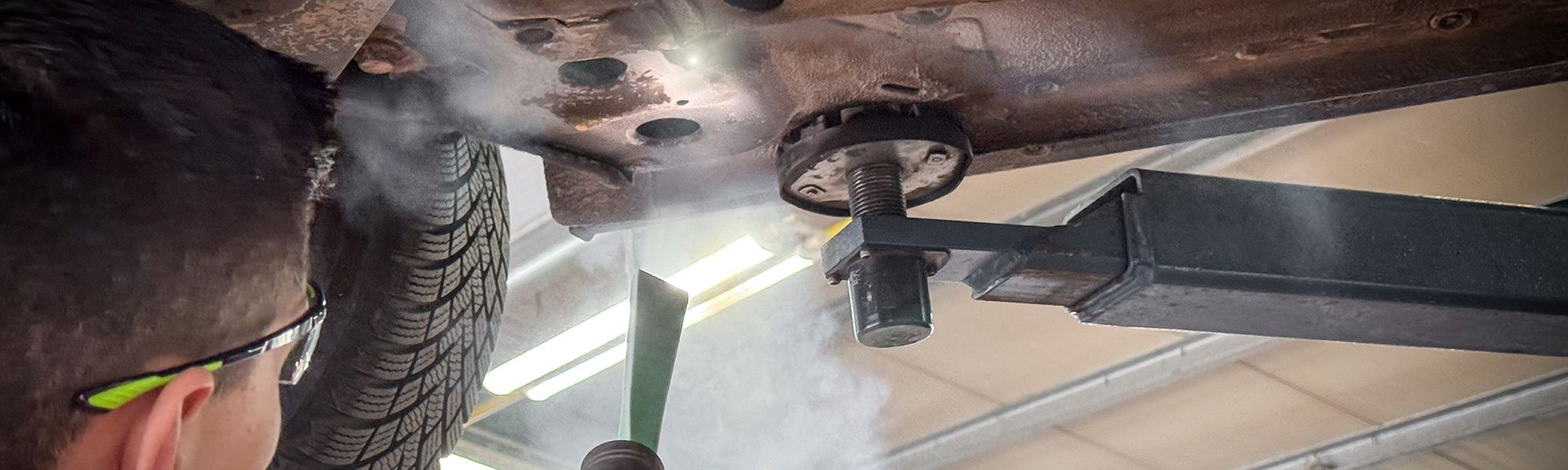 Trockeneis-Reinigung in Ihrem Autohaus SCHADE.