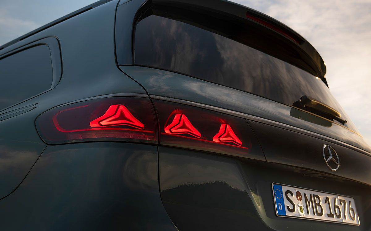 Der neue GLS von Mercedes-Benz mit Sternenoptik Scheinwerfern