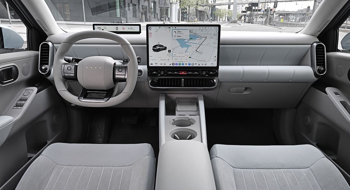 Interieu des neuen Hyundai IONIQ 3 mit der Sicht auf das Cockpit