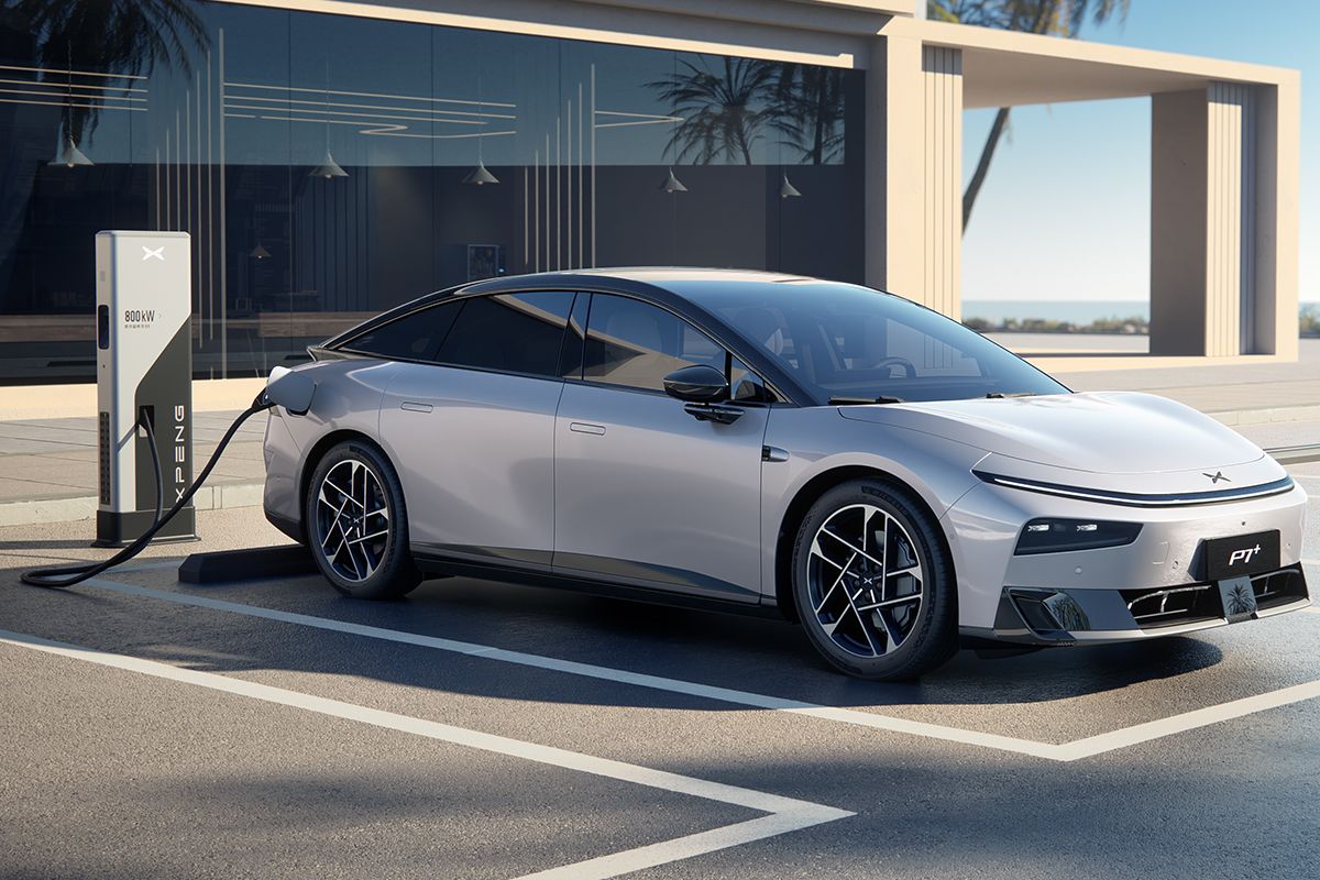 XPENG P7+ an 800 kW Ladesäule