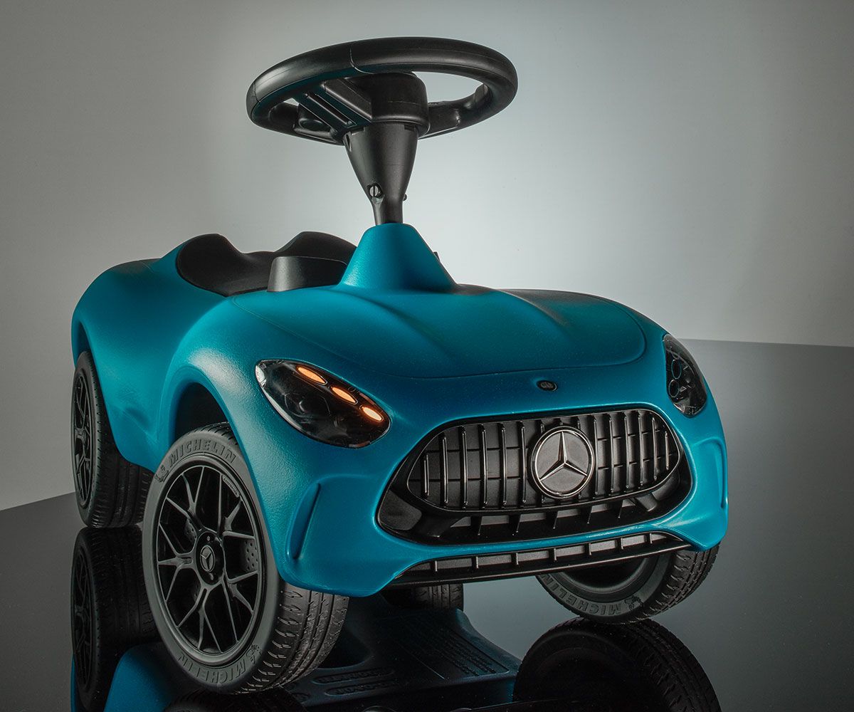 Der AMG GT Kinderrutscher in hyperblau
