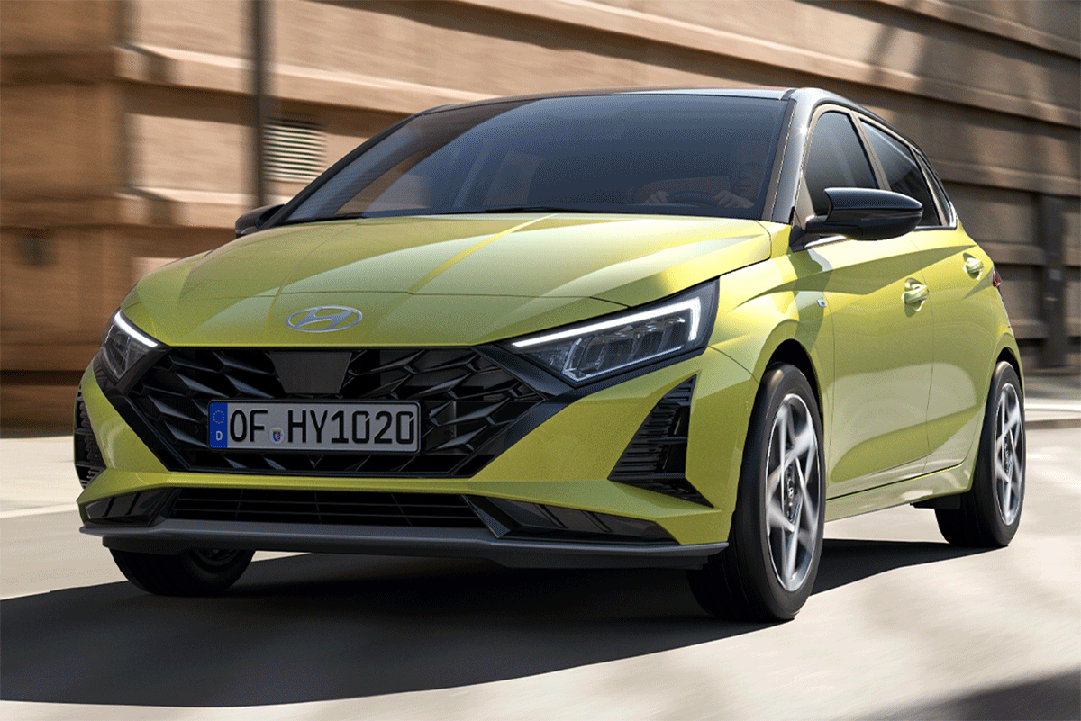 Grüner Hyundai i20 