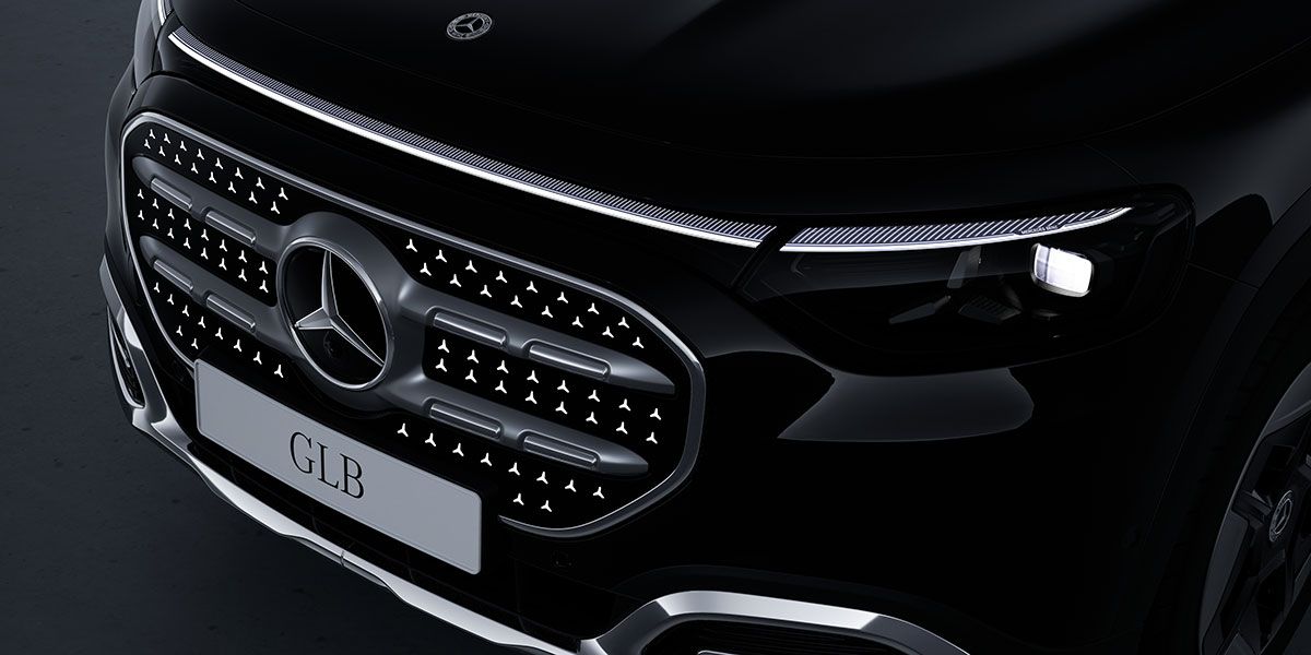 Leuchtender Kühlergrill des neuen vollelektrischen GLB