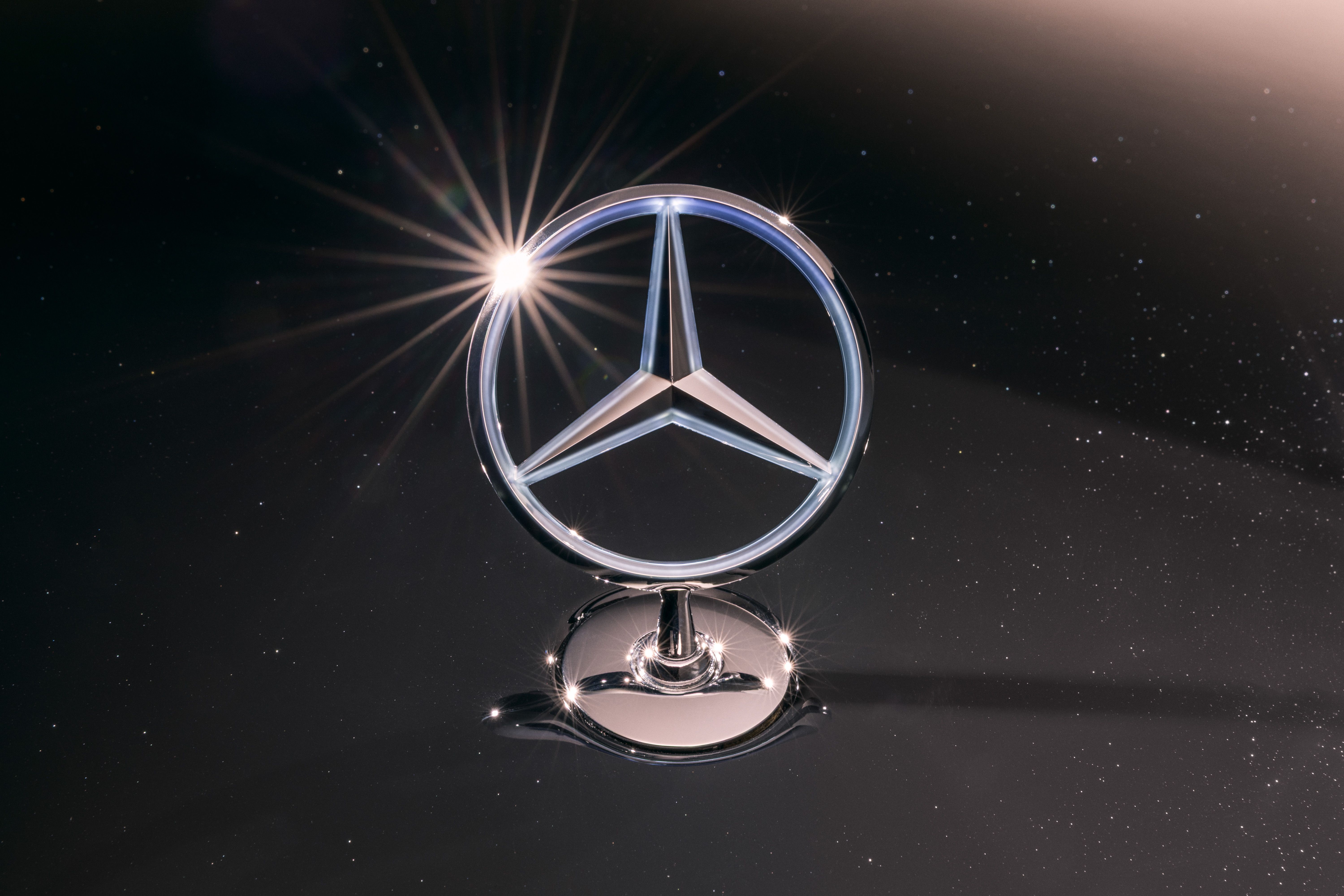 Der beleuchtete Mercedes-Stern
