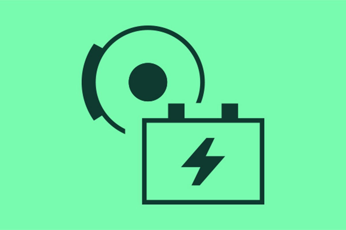 ICON einer Batterie leicht vor dem ICON einer Bremsscheibe, in der Farbe dunkelgrün abgebildet auf türkisfarbenen Hintergrund