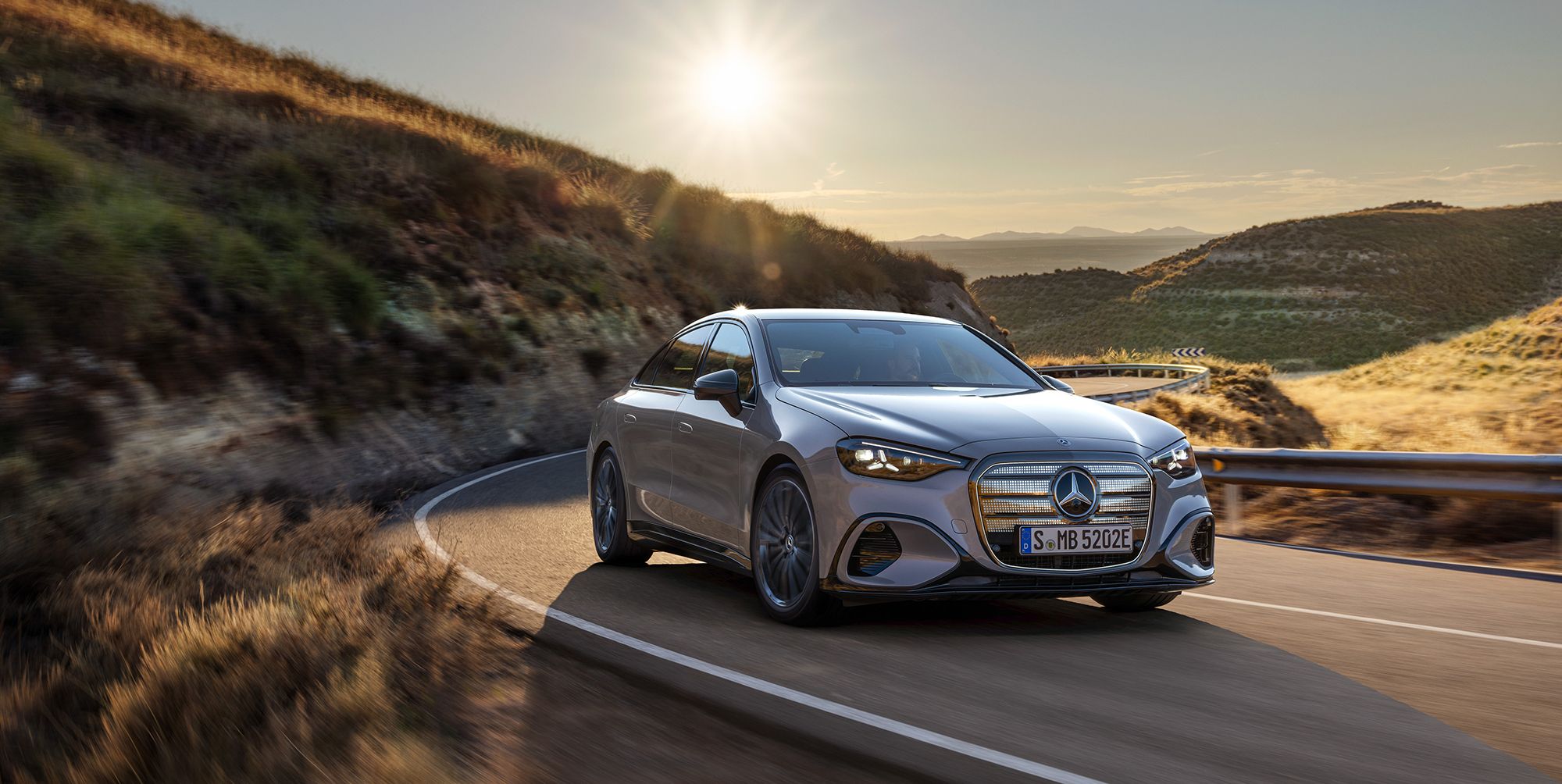 Die neue elektrische C-Klasse. SPORTLICH, KOMFORTABEL UND INTELLIGENT WIE NIE ZUVOR.