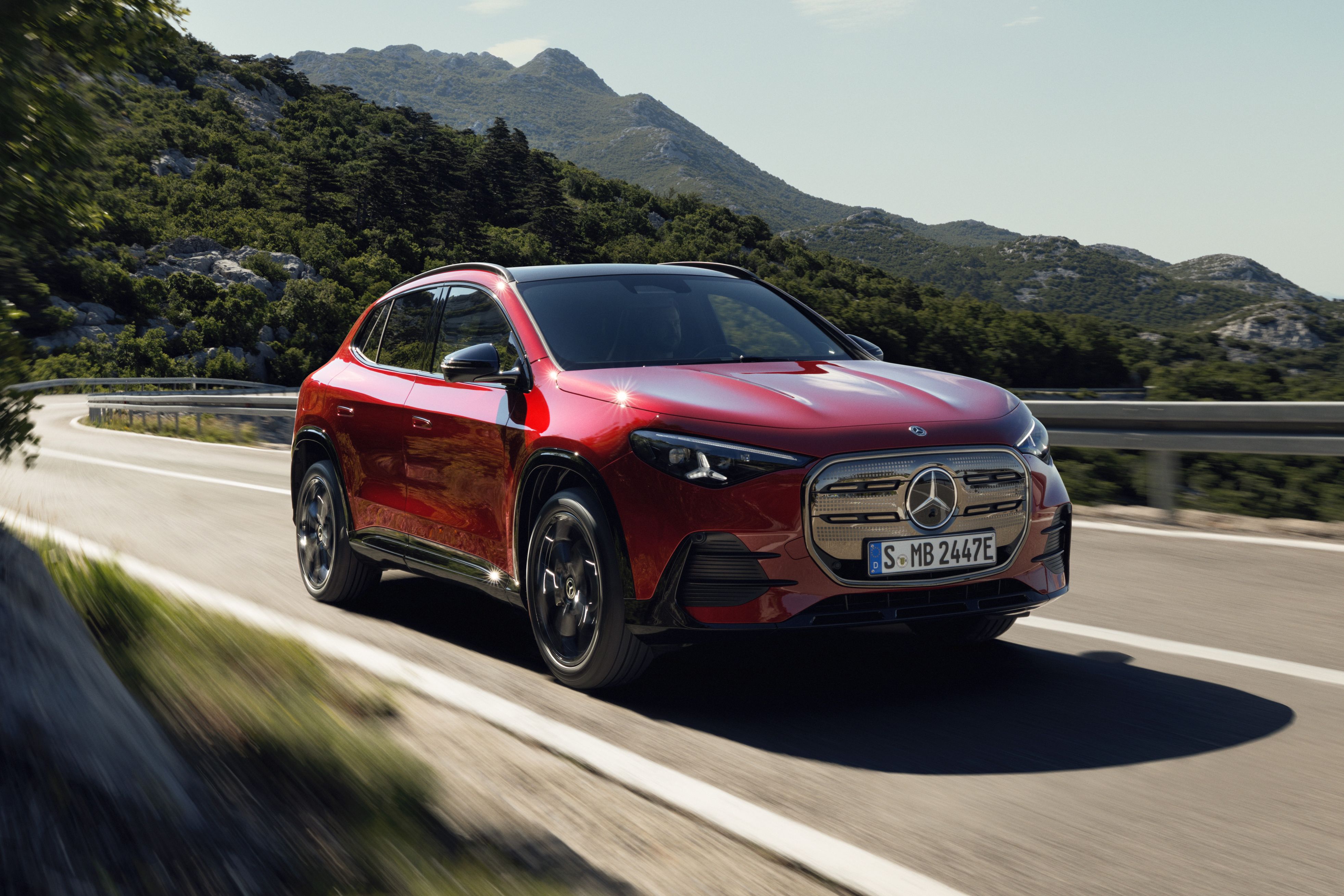 Mercedes-Benz GLA in rot