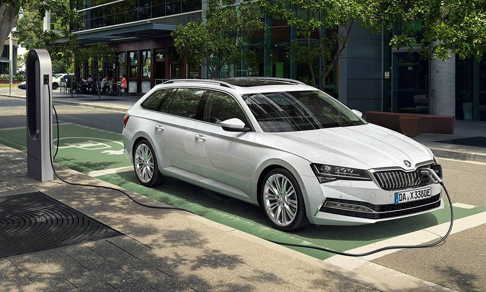 Der Neue ŠKODA SUPERB iV