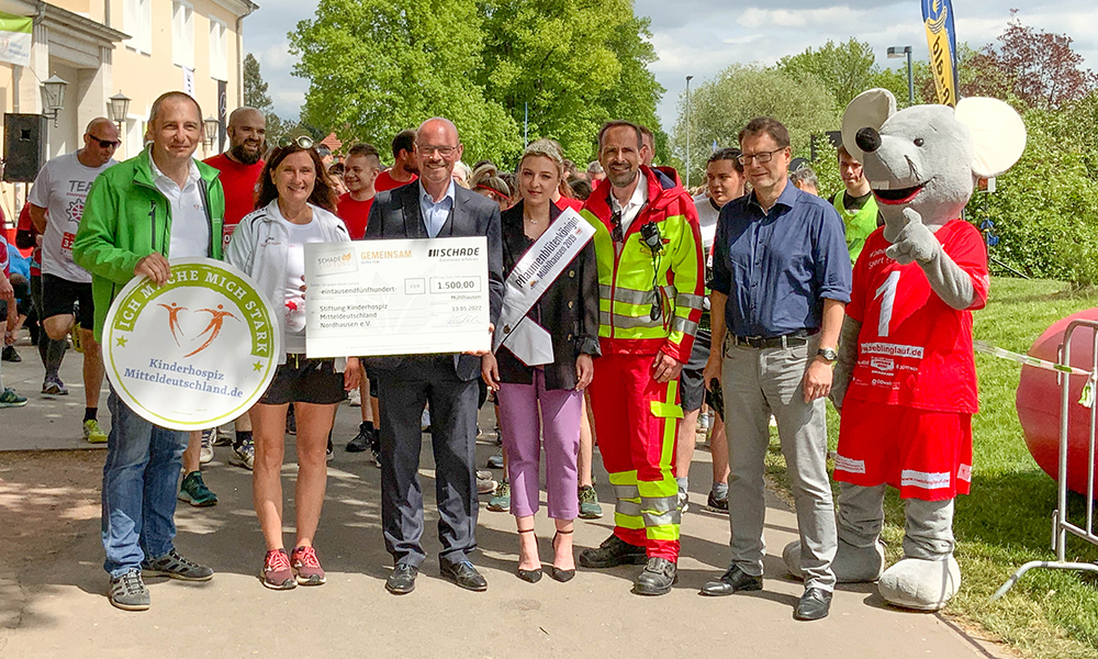 Spendenuebergabe Roeblingslauf