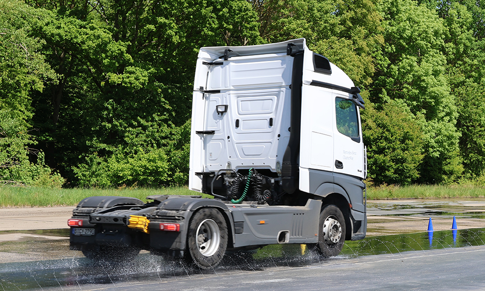 Autohaus-SCHADE-LKW-Charter-Way-Fahrsicherheitstraining