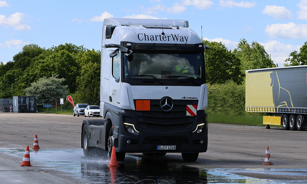 Autohaus-SCHADE-LKW-Charter-Way-Fahrsicherheitstraining