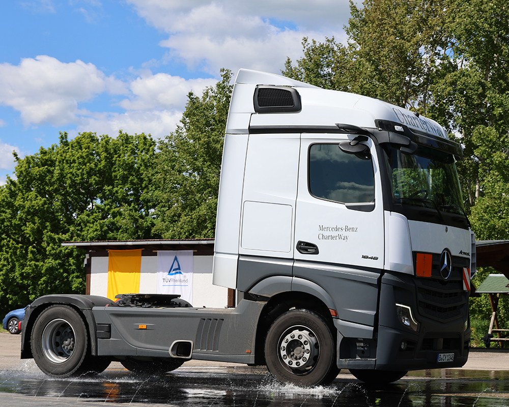 Autohaus-SCHADE-LKW-Charter-Way-Fahrsicherheitstraining