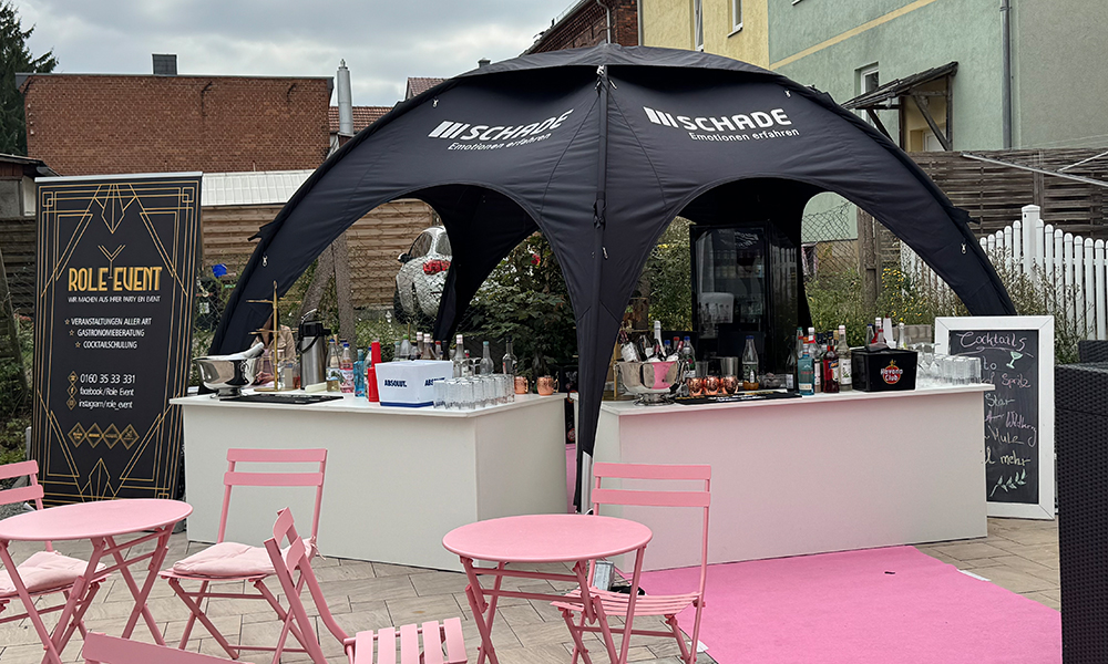 Der Getränkestand unter unserem SCHADE Zelt. 