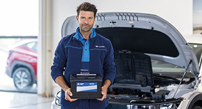Batterie-Check im Autohaus SCHADE