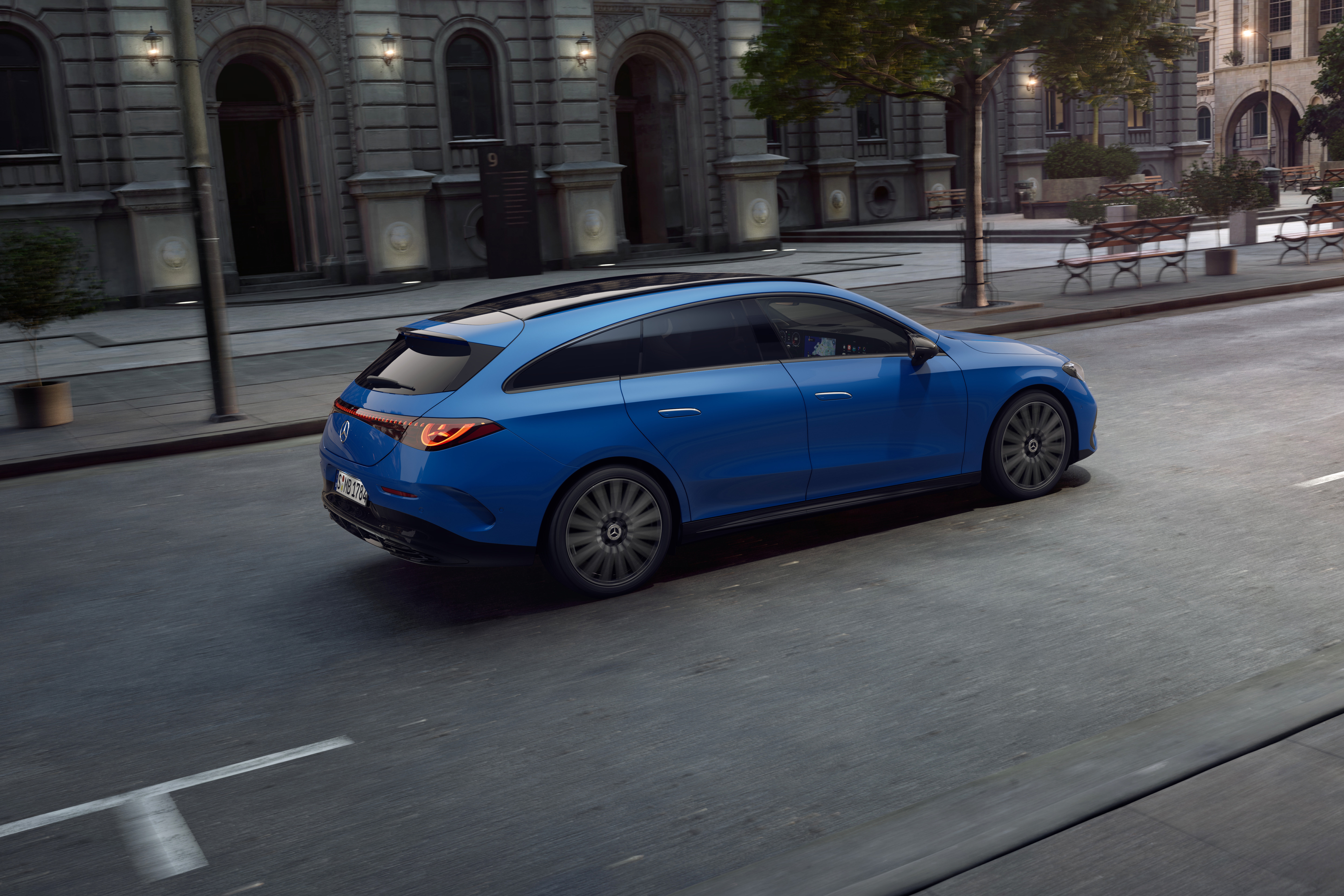 CLA 200 Shooting Brake in blau