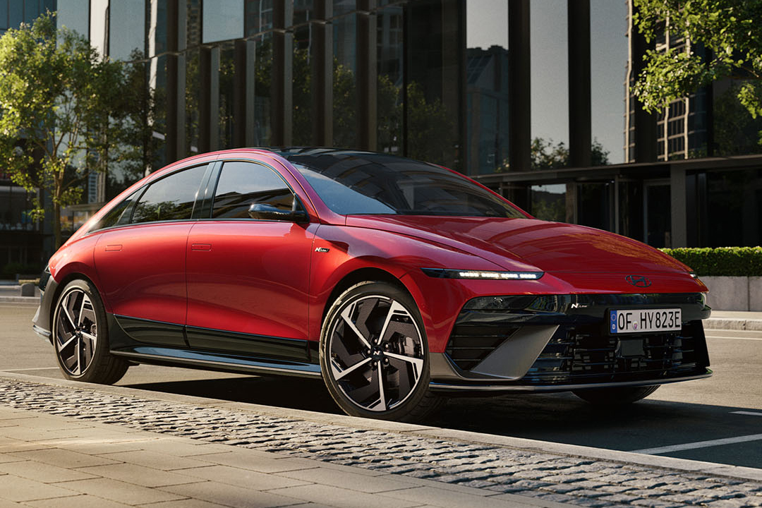 Der Hyundai IONIQ 6 in rot