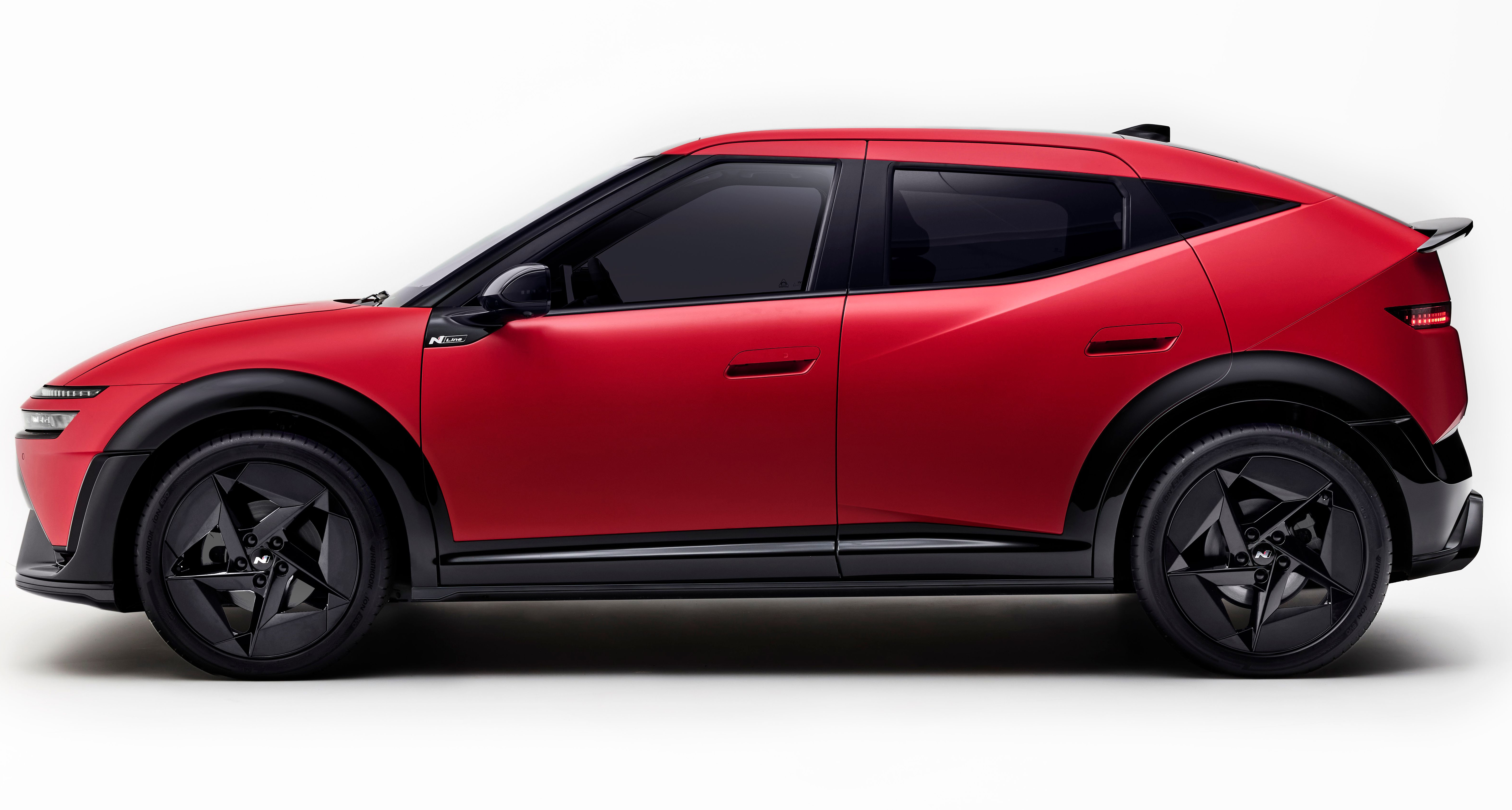 Hyundai IONIQ 3 in rot