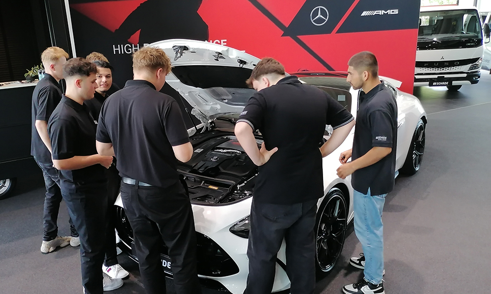Azubistart 2024 im Autohaus SCHADE