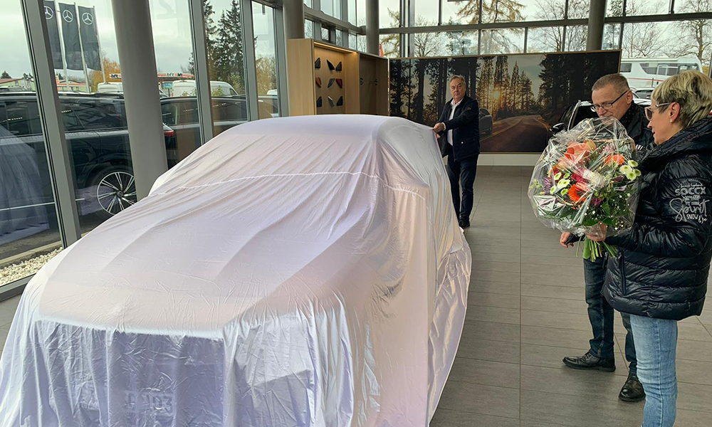 Auslieferung des 1000. Jungen Sterns in 2024 im Autohaus SCHADE