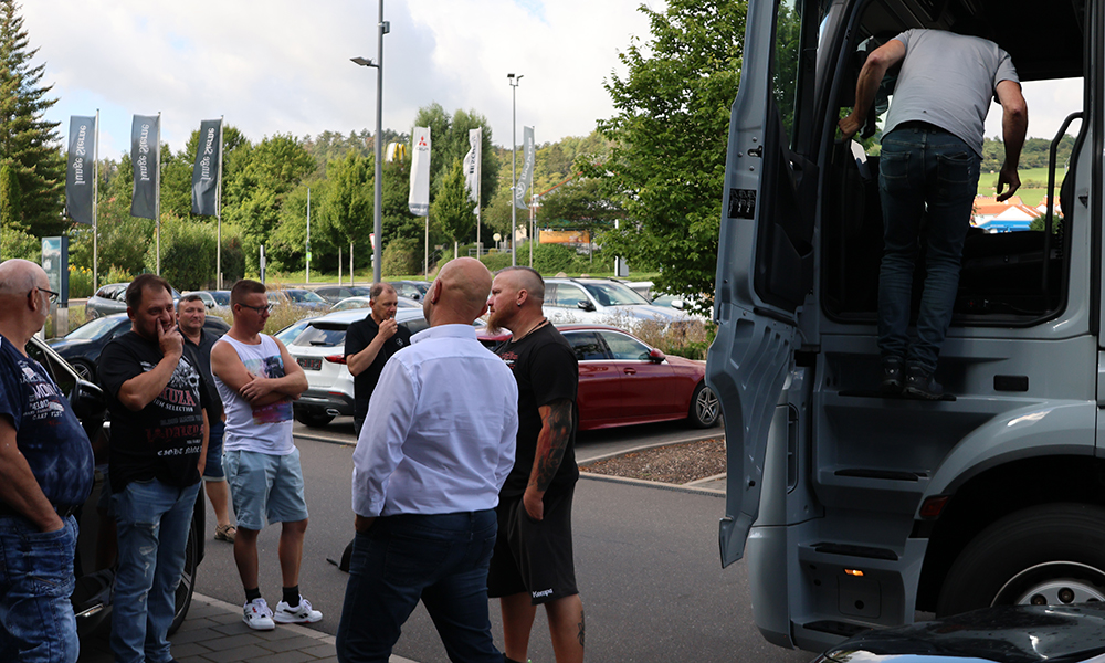 Truck-Fahrertraining im Autohaus SCHADE